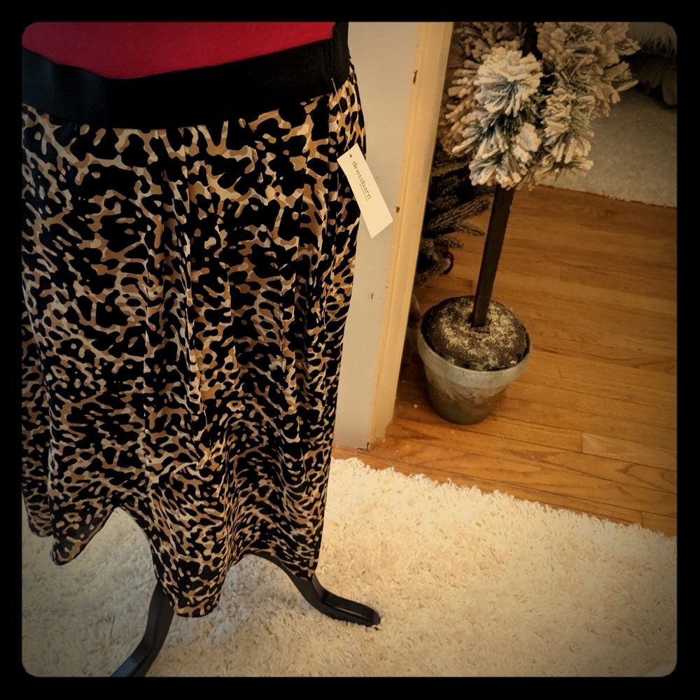 Brand new! Dressbarn Lig weight Multi print skirt